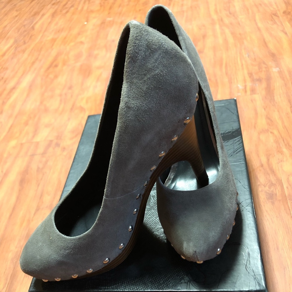Dolce Vita size 8.5 suede pumps